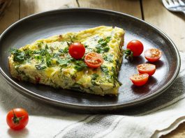 Omelette aux échalotes, menthe et Feta