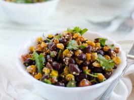 Salade d’haricots noirs aux Maïs rôti et quinoa grillé