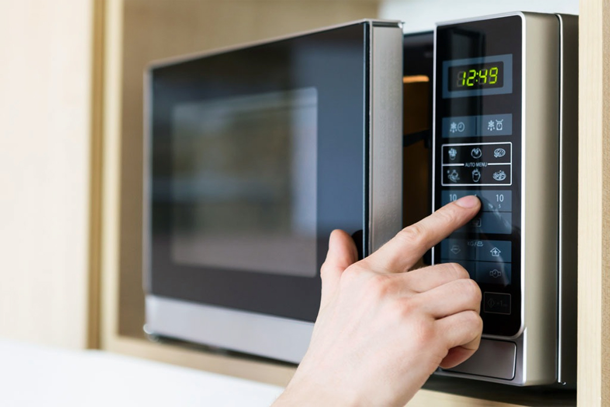 Alerte micro-ondes : vous ne devriez jamais réchauffer ces 8 aliments !