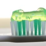 Ingrédients dans le dentifrice et le bain de bouche peuvent créer des germes résistants aux antibiotiques !